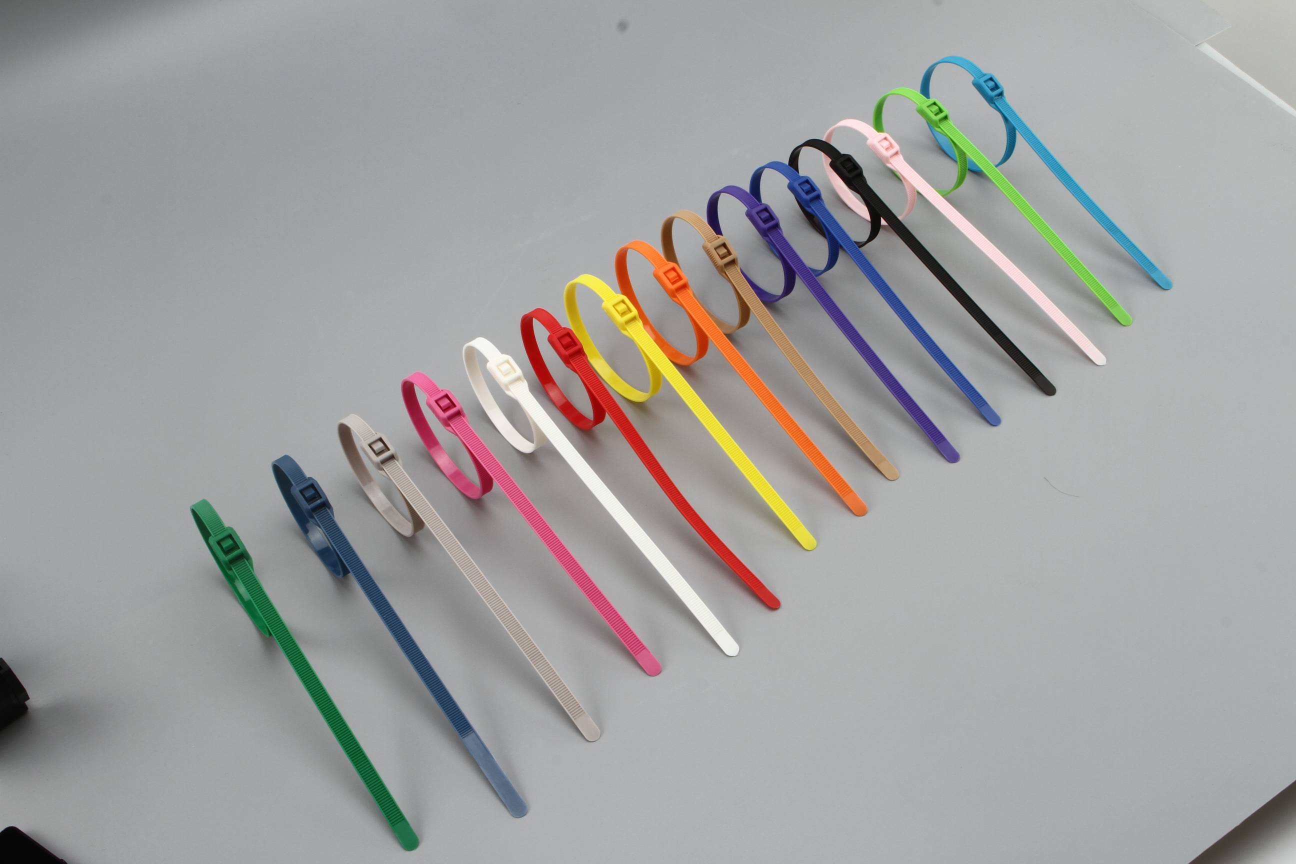 Verstelbare nylon kabelbind